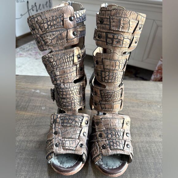 FREEBIRD Zane in Rose Gold - Picture 1 of 4